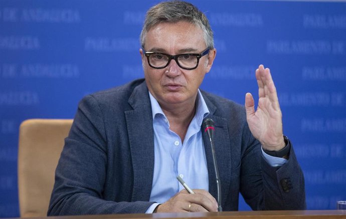 El portavoz parlamentario de Vox en Andalucía, Manuel Gavira, durante la rueda de prensa, en el Parlamento de Andalucía. A 08 de septiembre de 2021, Sevilla (Andalucía, España).