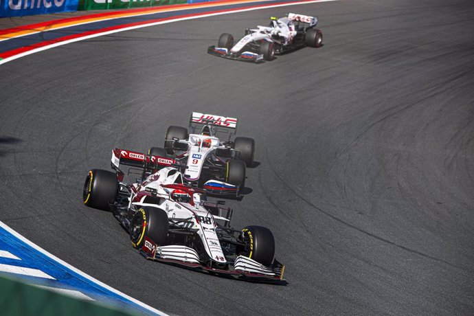 Robert Kubica pilotando un Alfa Romero durante el Gran Premio de los Países Bajos 