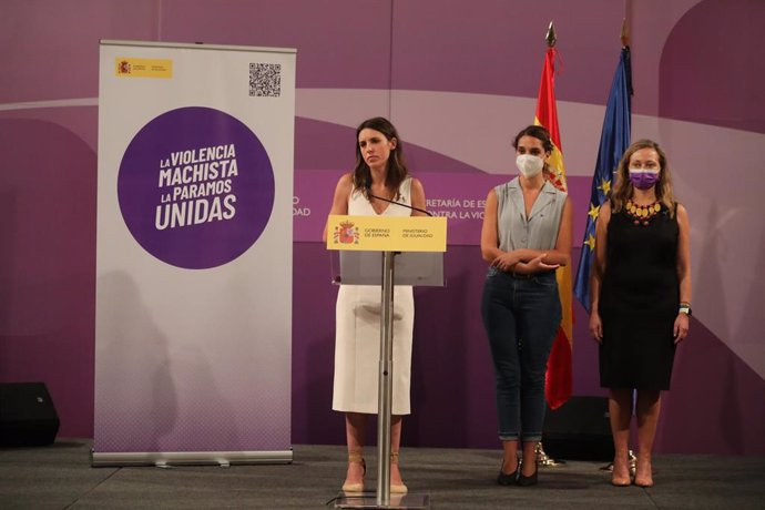 Archivo - (I-D) La ministra de Igualdad, Irene Montero; la secretaria de Estado de Igualdad y contra la Violencia de Género, Noelia Vera, y la delegada del Gobierno contra la Violencia de Género, Victoria Rosell, durante la presentación de la Iniciativa