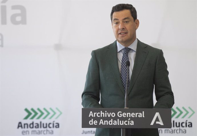 El presidente de la Junta de Andalucía, Juanma Moreno, en rueda de prensa en una imagen de archivo