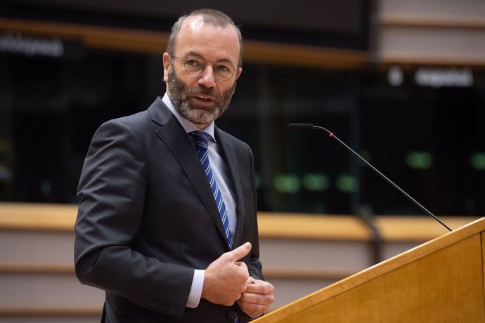 Archivo - HANDOUT - 27 April 2021, Belgium, Brussels: Leader of the European People's Party at the European Parliament Manfred Weber, speaks during a debate on the EU-UK trade and cooperation agreement on the second day of a plenary session at the Europ