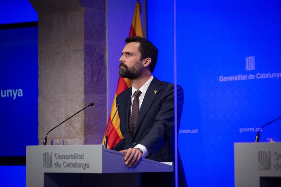 Archivo - El conseller de Empresa y Trabajo de la Generalitat, Roger Torrent, interviene en la presentación del acuerdo con agentes sociales para el plan de ayudas a empresas, autónomos y trabajadores en ERTE por el Covid-19, a 14 de junio de 2021, en B