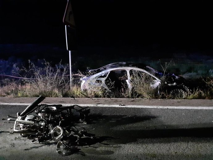 Vehículos calcinados implicados en un accidente de tráfico