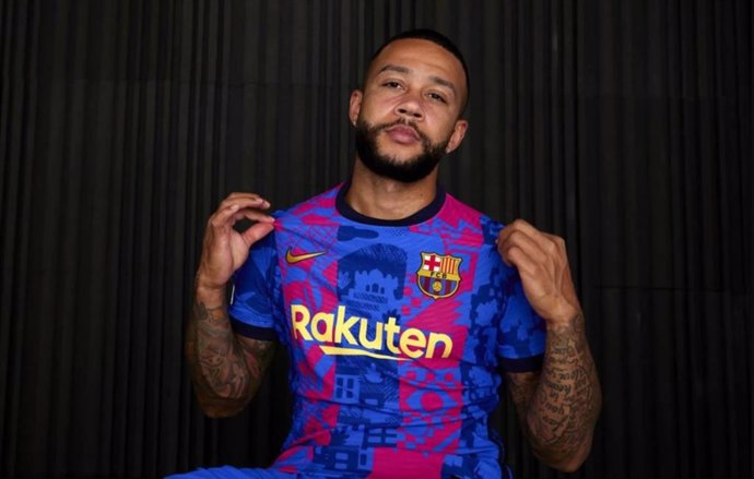 Memphis, con la nueva camiseta del Barcelona