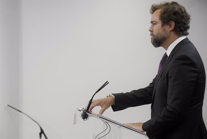 El portavoz parlamentario de Vox, Iván Espinosa de los Monteros, durante una rueda de prensa tras una reunión de la Junta de Portavoces, a 8 de septiembre de 2021, en Madrid (España).