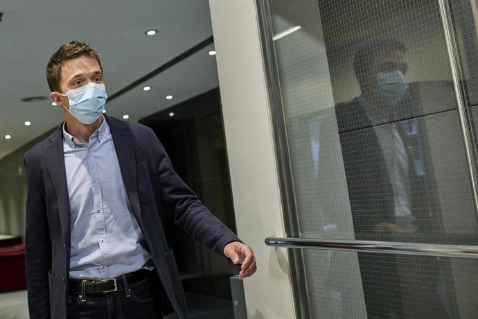 Archivo - El líder de Más País, Íñigo Errejón, a su llegada a una rueda de prensa anterior a una Junta de Portavoces, a 8 de junio de 2021, en la Sala Constitucional del Congreso de los Diputados, Madrid, (España).