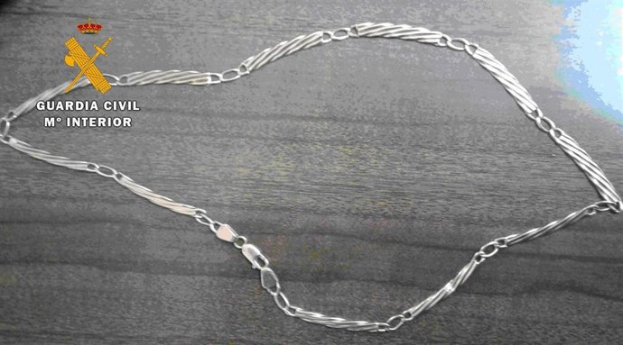 Cordón recuperado por la Guardia Civil.