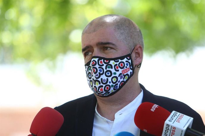 Archivo - El secretario general de CCOO, Unai Sordo, responde a los medios tras la firma del acuerdo del Ejecutivo nacional con los agentes sociales para reformar las pensiones, a 1 de julio de 2021, en Madrid (España).
