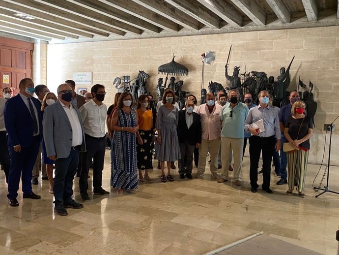 La presidenta del Govern, Francina Armengol, se reúne en la Cámara de Comercio con agentes sociales y económicos.