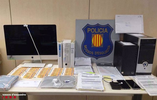 Diners i material intervingut al domicili del detingut