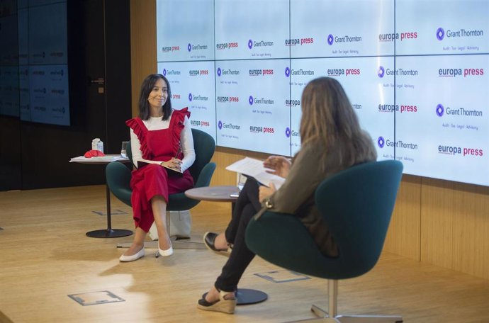 Archivo - La delegada del Gobierno en la Comunidad de Madrid, Mercedes González, es entrevistada por la de delegada de Europa Press en Madrid, Cristina de la Rica, durante un Desayuno Informativo de Europa Press en el Auditorio Meeting Place, a 28 de ju