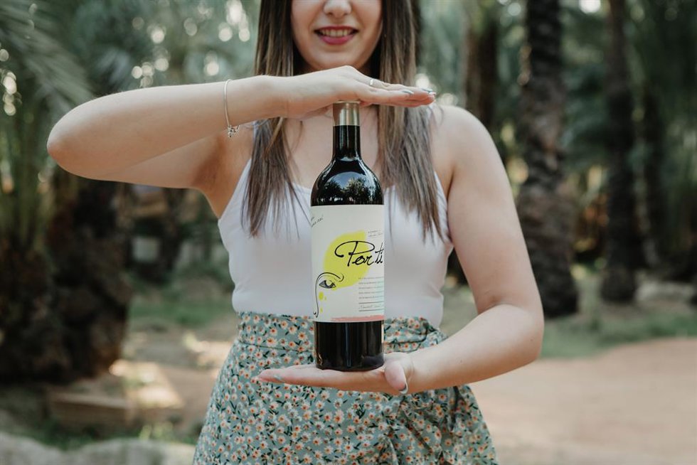 Imagen de la edición limitada de 150 botellas de 'Por Tí'