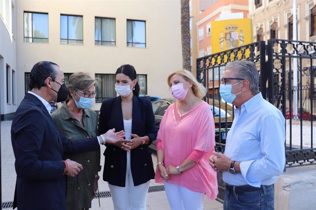 La portavoz del PPRM, Miriam Guardiola, junto con los diputados del PP, Miguel Ángel Miralles y Ramón Sánchez-Parra, y la senadora nacional del PP, Violante Tomás