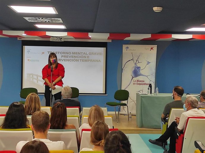 La consejera de Sanidad, Sira Repollés, en la inaguración de las jornadas 'Trastorno mental grave: prevención e intervención temprana', en Zaragoza.