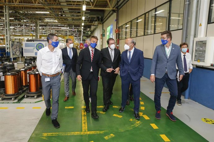 Archivo - Visita A SEG AUTOMOTIVE. Archivo