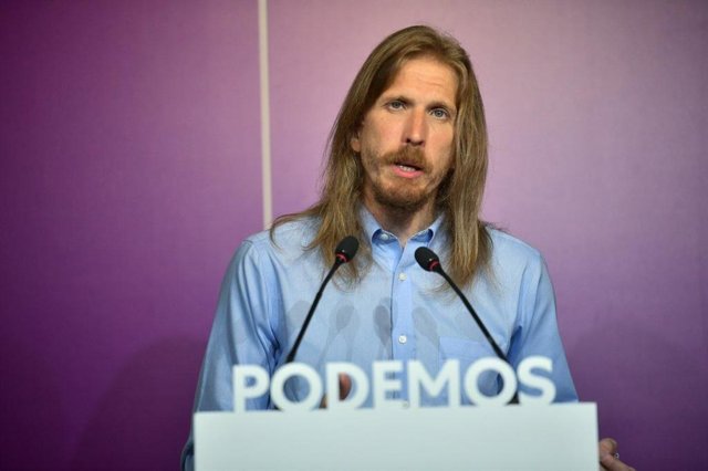 Imagen de archivo del coordinador de Podemos en Castilla y León, Pablo Fernández, en una rueda de prensa.