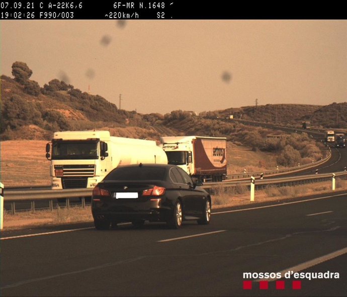 Imagen del coche que circulaba a 220 kilómetros por hora por la A-22 a la altura de Lleida.