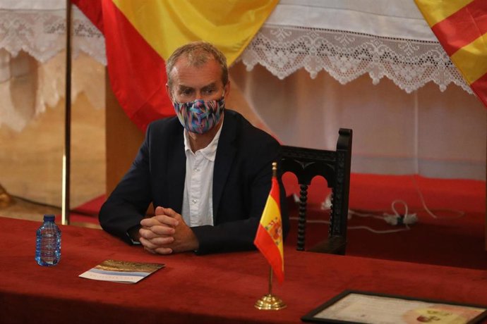 Archivo - El director del Centro de Coordinación de Alertas y Emergencias Sanitarias, Fernando Simón, durante el acto por el que recibe la Medalla de Oro y el Premio Trevillano, a 7 de agosto de 2021, en Villafeliche, Zaragoza, Aragón (España). 