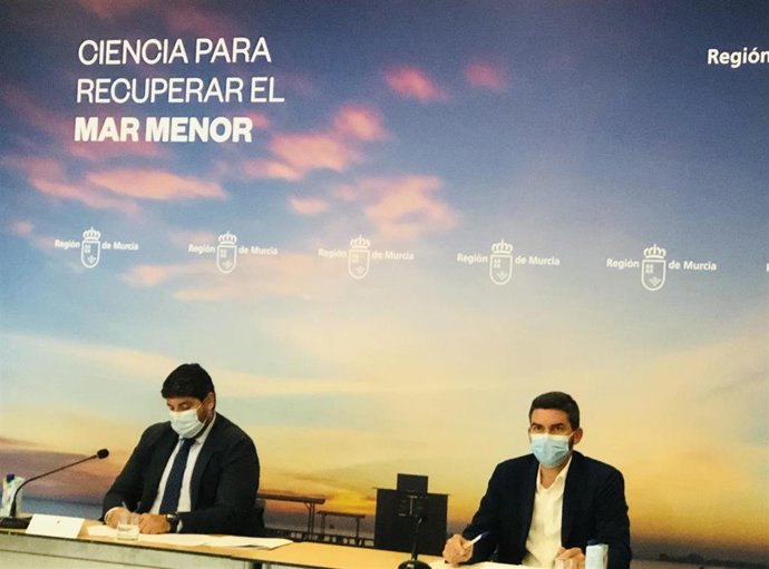 Archivo - El jefe del Ejecutivo autonómico, Fernando López Miras, en la reunión del foro 'Ciencia para recuperar el Mar Menor'
