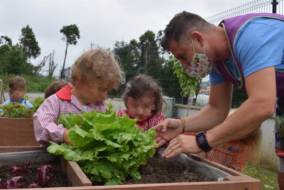 Archivo - Niños aprenden a cultivar en los huertos de las guarderías-ludotecas de Piélagos