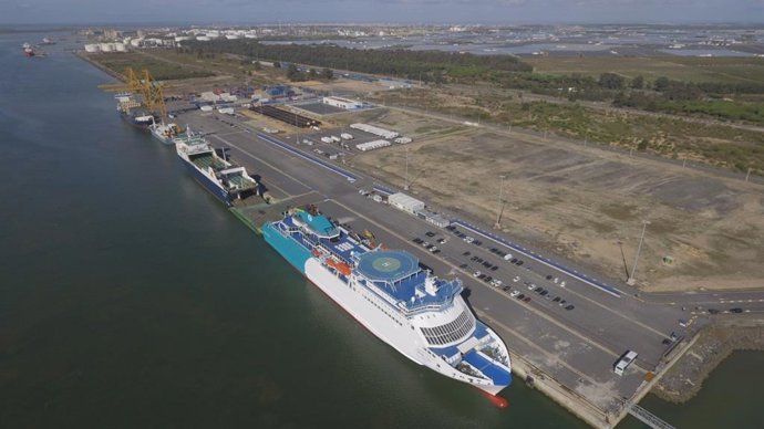 Muelle Sur del Puerto de Huelva.