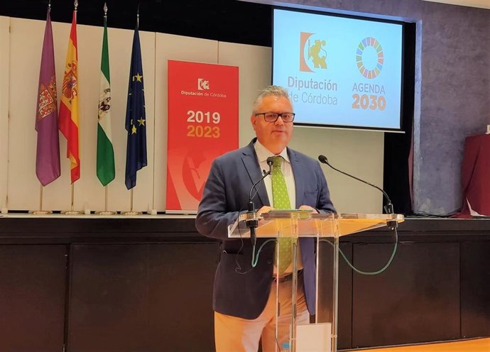 El portavoz del Grupo Socialista en la Diputación de Córdoba, Esteban Morales, en rueda de prensa.