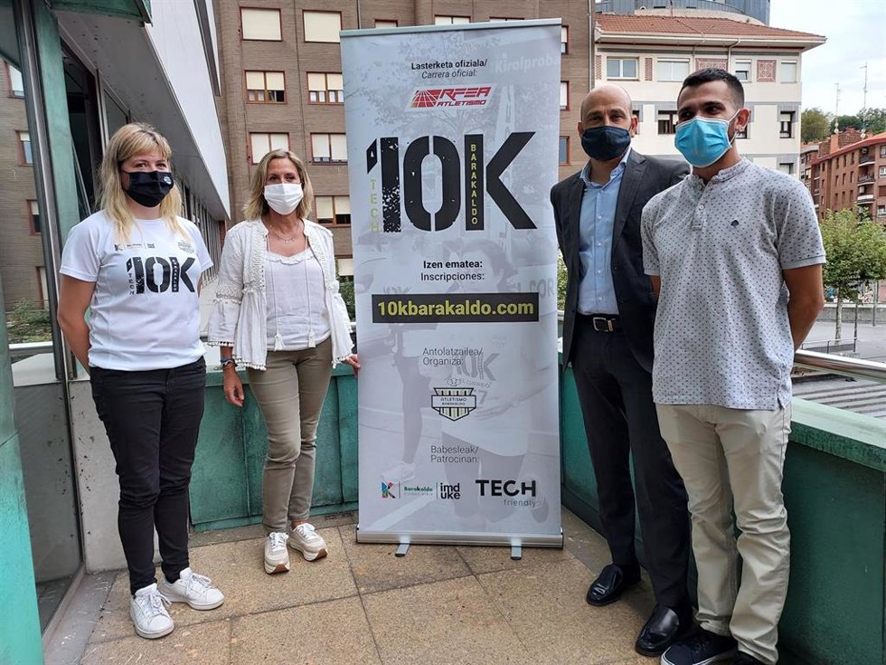 Alcaldesa Amaia del Campo en presentación de la 10K