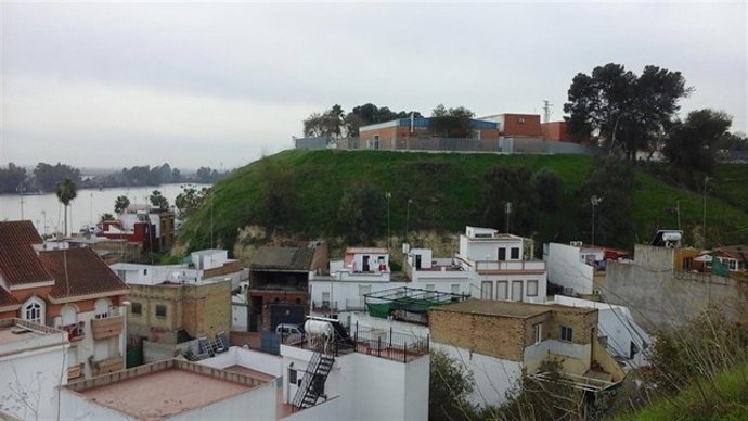 Archivo - Panorámica de Coria del Río con el Guadalquivir al fondo