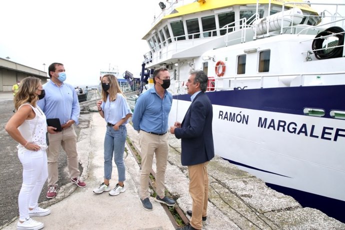 Visita del consejero de Medio Ambiente, Guillermo Blanco a la boya oceanográfica 'Augusto González Linares'