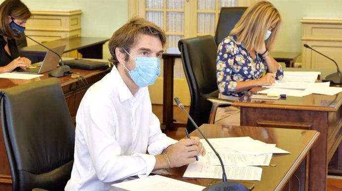 El diputado de Cs, Marc Pérez-Ribas, durante la Comisión de Turismo y Trabajo.