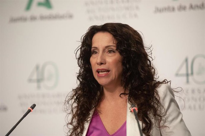 Archivo - La consejera andaluza de Igualdad y Políticas Sociales, Rocío Ruiz, en una foto de archivo.