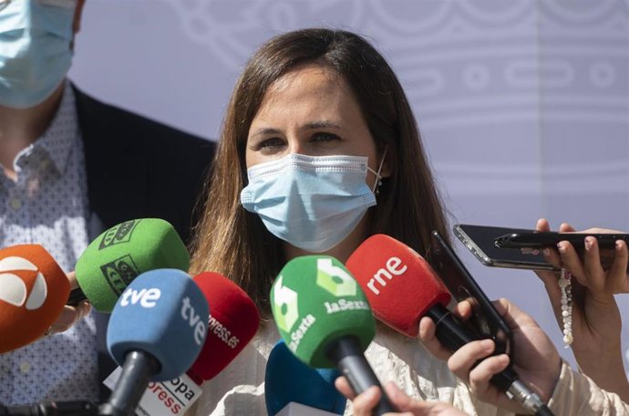 La ministra de Derechos Sociales y Agenda 2030, Ione Belarra, ofrece declaraciones a los medios, después de su reunión con asociaciones de Infancia en la sede del Ministerio, a 9 de septiembre de 2021, en Madrid (España). Belarra se ha dado cita hoy con