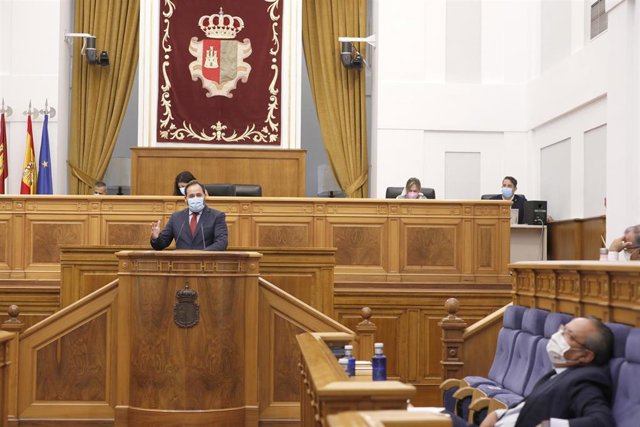 El presidente del PP, Paco Núñez, en el pleno de las Cortes.