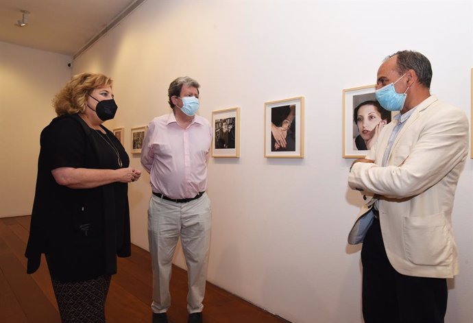 Presentación de la exposición 'En el sur tan distante', en el Centro José Guerrero