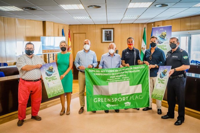 Presentación de las pruebas deportivas de triatlón.