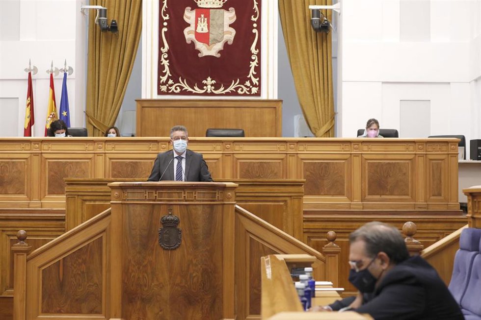 Moreno Moya, en pleno debate parlamentario, acusa a Fernández Sanz de mentir con su plan de salud y éste le invita a aprender matemáticas