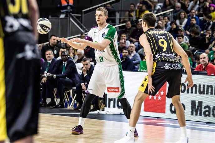 Archivo - Adam Waczynski, #21 of Unicaja  during the Copa del Rey ACB match between Iberostar Tenerife and Unicaja at WiZink Center Arena, in Madrid, Spain. February 14, 2019.
