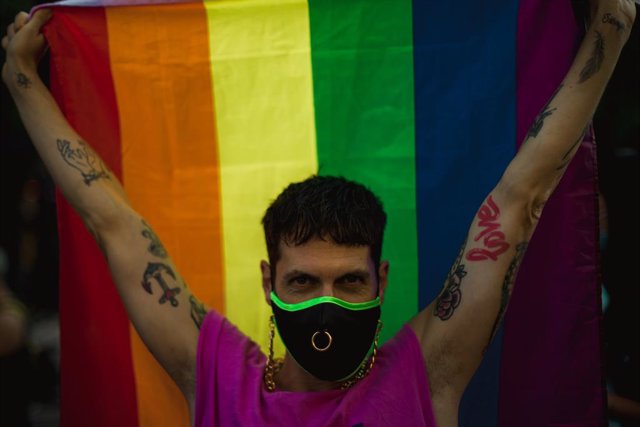 Archivo - 22 July 2021, Spain, Barcelona: A member of the LGBT community takes part in a protest against homophobia and transphobia. After the homophobic crime of Spanish 24 years-old Samuel Luiz, thousands of people went to the street in memory of Samuel