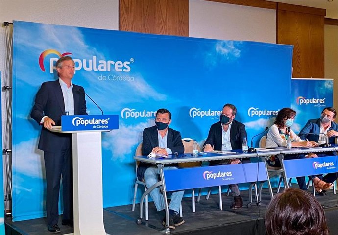 González Terol interviene, observado por Martín, Molina y Bellido.