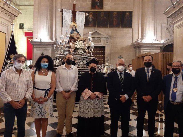 Así luce el trono de la Virgen de las Angustias de Jaén