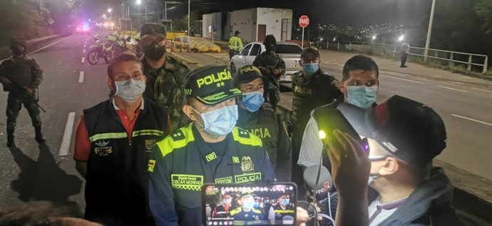 El comandante de la Policía Metropolitana de Cúcuta, Óscar Moreno, en el lugar del ataque