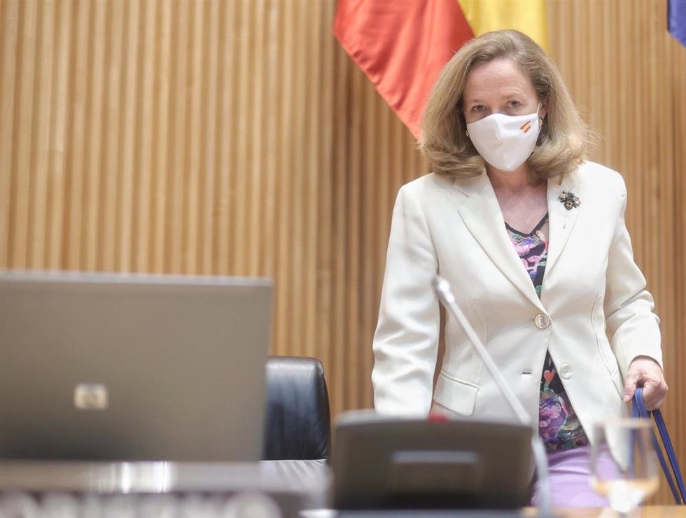 Archivo - La vicepresidenta segunda del Gobierno y ministra de Asuntos Económicos y Transformación Digital, Nadia Calviño, a su llegada a la Comisión Mixta para la Unión Europea en el Congreso, a 22 de junio de 2021, en Madrid, (España). Durante la sesi