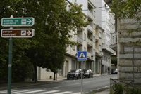 Investigan la caída desde una segunda planta de una menor que estaba con otro adolescente en O Carballiño (Ourense)