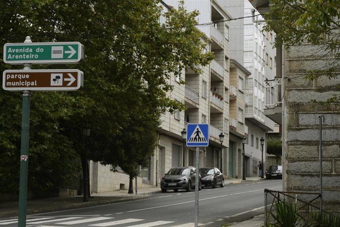 Investigan la caída desde una segunda planta de una menor que estaba con otro adolescente en O Carballiño (Ourense)