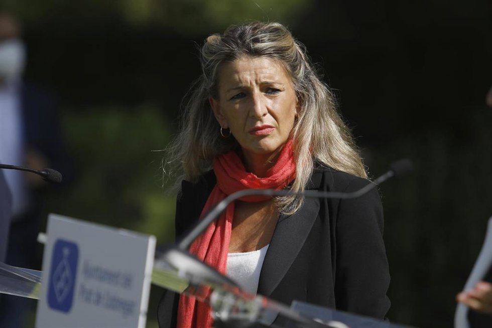 La vicepresidenta segunda y ministra de Trabajo y Economía Social, Yolanda Díaz, durante su visita al espacio protegido de la Ricarda, en El Prat de Llobregat, a 9 de septiembre de 2021, en Barcelona, Cataluña (España). 