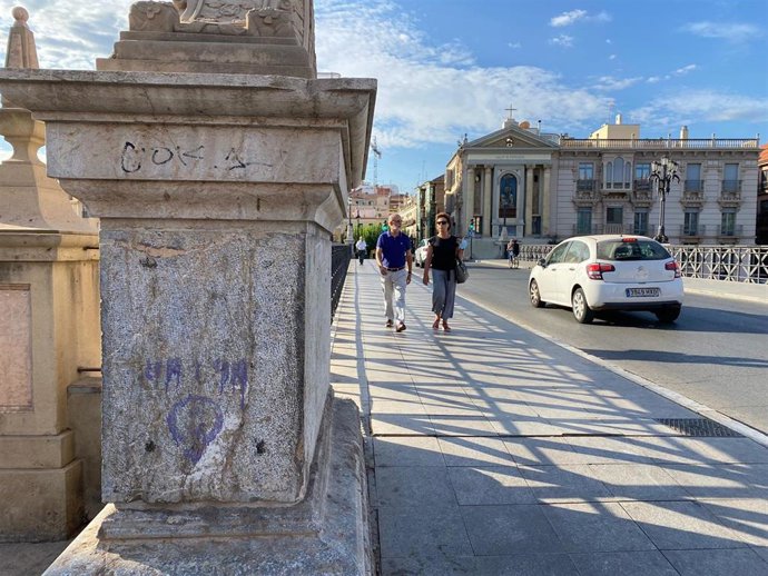 Pintadas en el Puente de los Peligros de MUrcia