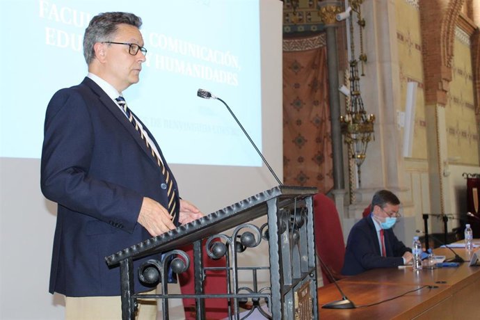 El director del nuevo grado en Filosofía de la UAO CEU y la UCAV, Enrique Martínez