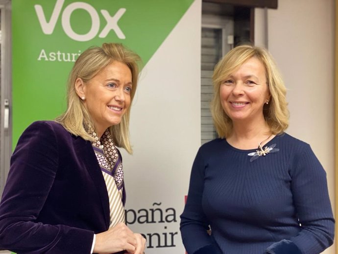 Archivo - La portavoz de Vox en el Ayuntamiento de Oviedo, Cristina Coto y la diputada regional de Vox, Sara Álvarez Rouco.