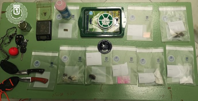 Detenido en Moncloa un hombre que escondía en su coche gran cantidad de drogas y útiles para su distribución