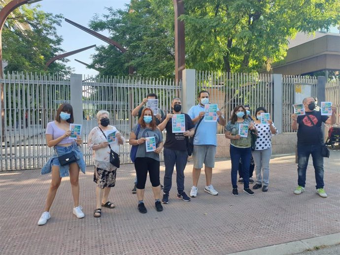 Archivo - Afectados por la venta de pisos del Ivima piden frente a la Asamblea que se cree una Oficina de Atención para su caso